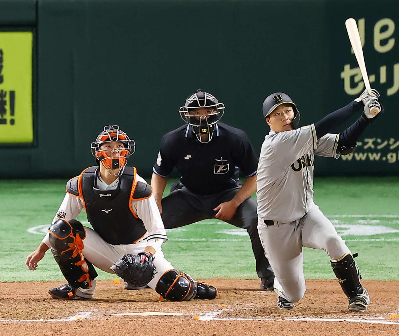 2022年4月1日、巨人対阪神　9回表、左越え2点本塁打を放つ阪神大山悠輔