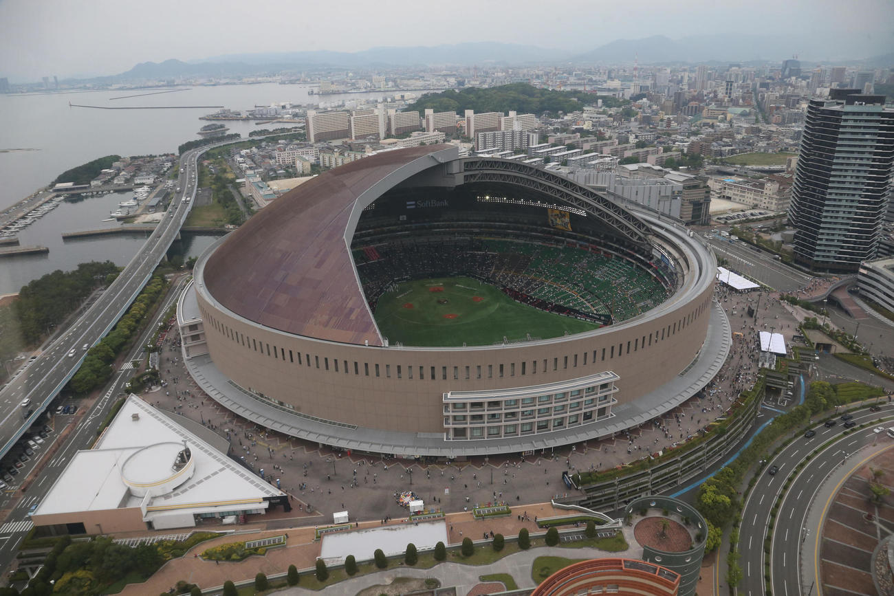 ソフトバンク対ロッテ　ルーフオープンの全景（撮影・梅根麻紀）