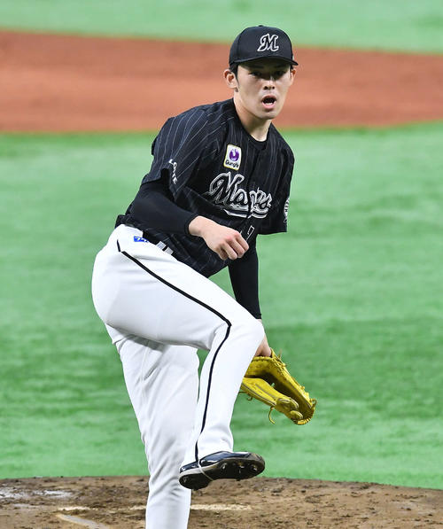 ソフトバンク対ロッテ 1回裏ソフトバンク2死、164キロの直球で柳田から三振を奪った佐々木朗(撮影・岩下翔太)