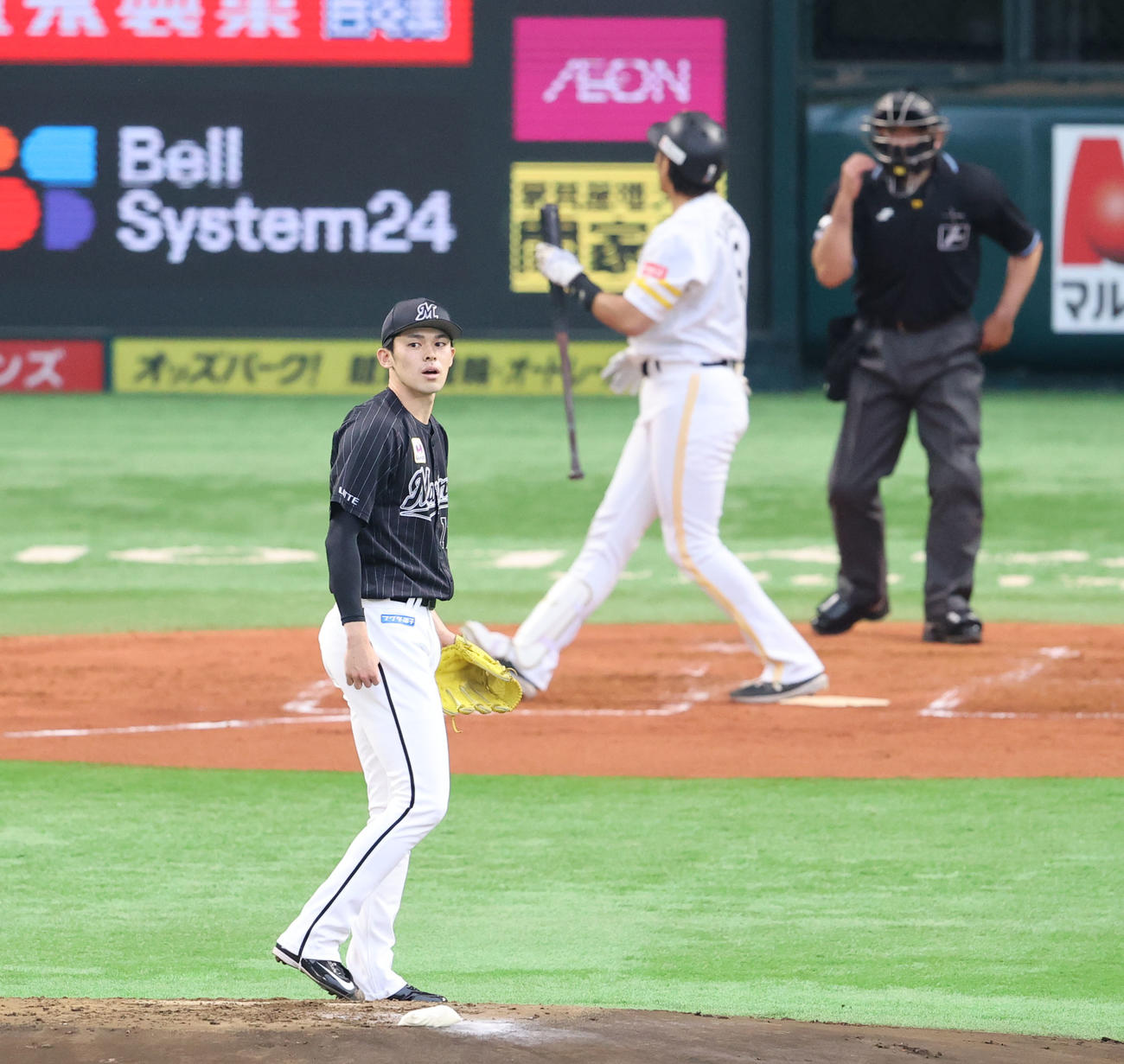 ソフトバンク対ロッテ　1回裏ソフトバンク2死、柳田悠岐を空振りの三振に仕留める佐々木朗希（撮影・梅根麻紀）