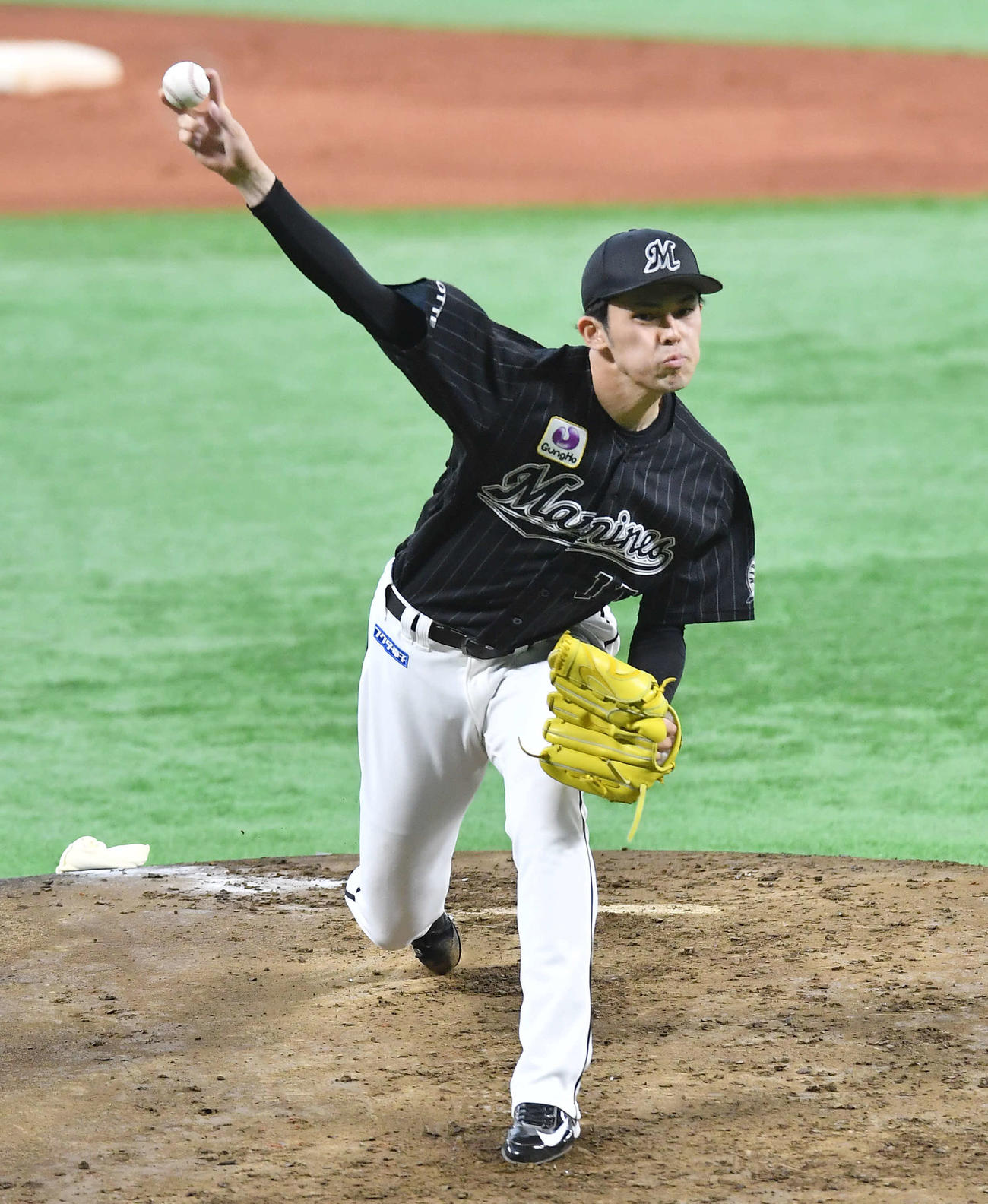 ソフトバンク対ロッテ　フォークを投げる佐々木朗（撮影・岩下翔太）