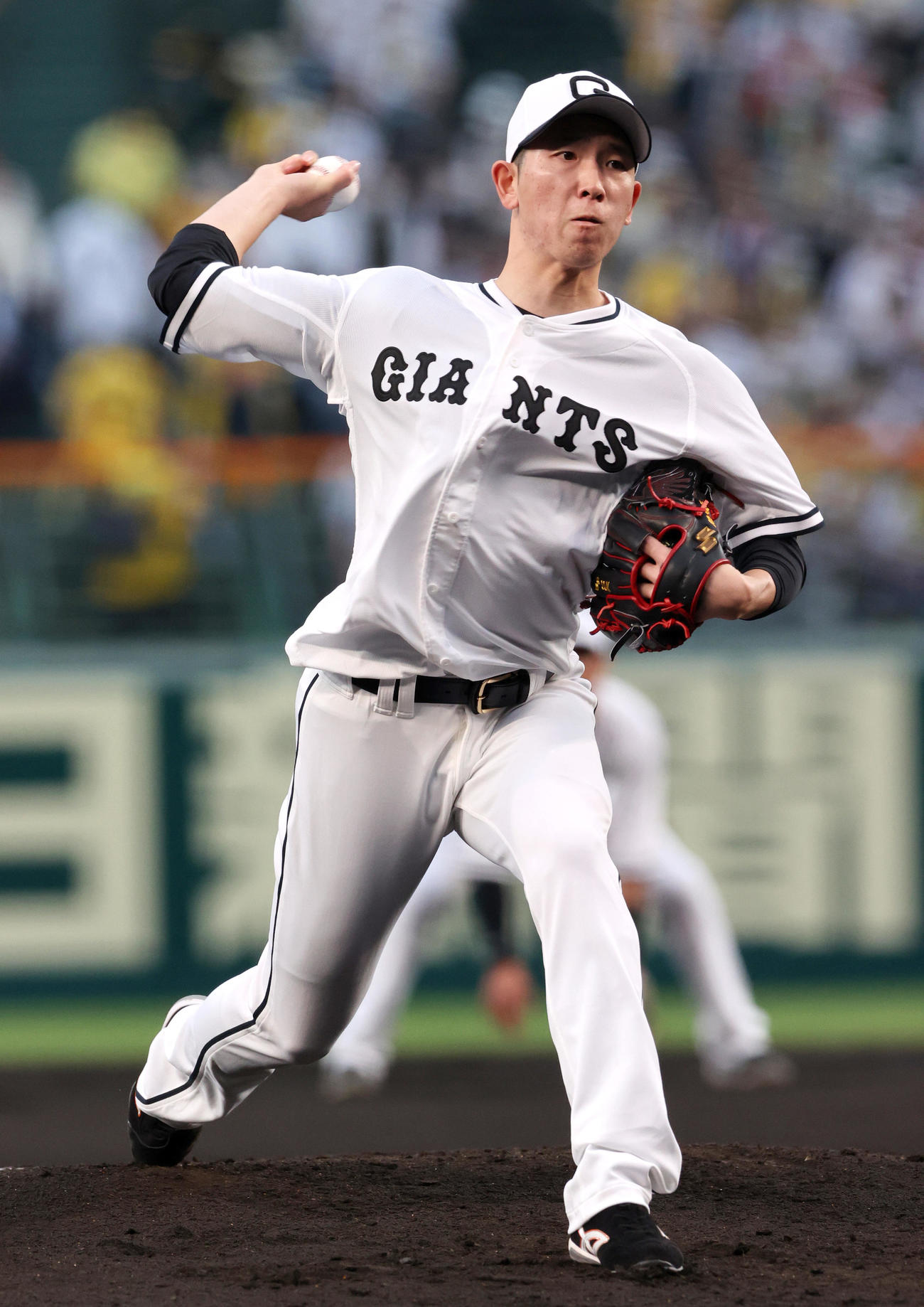 阪神対巨人　力投する巨人先発の戸郷（撮影・上山淳一）