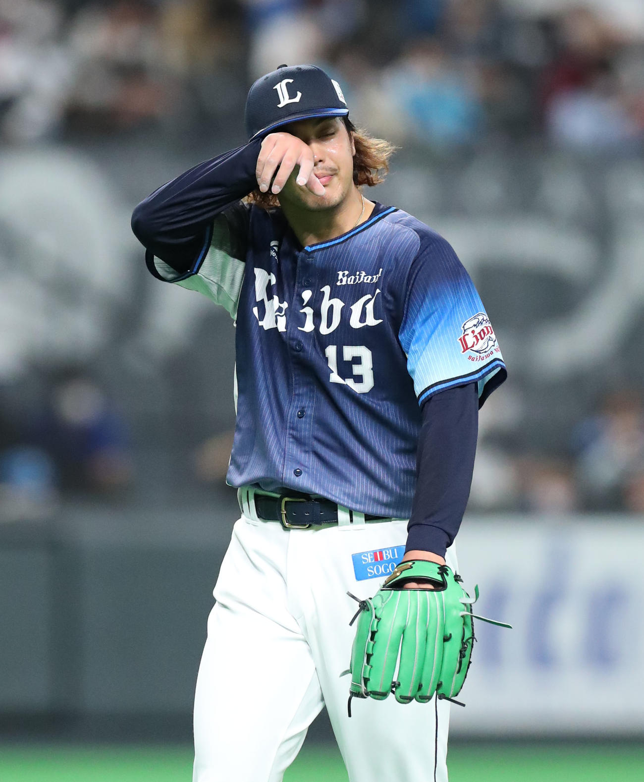 日本ハム対西武　7回途中、降板する西武高橋（撮影・佐藤翔太）