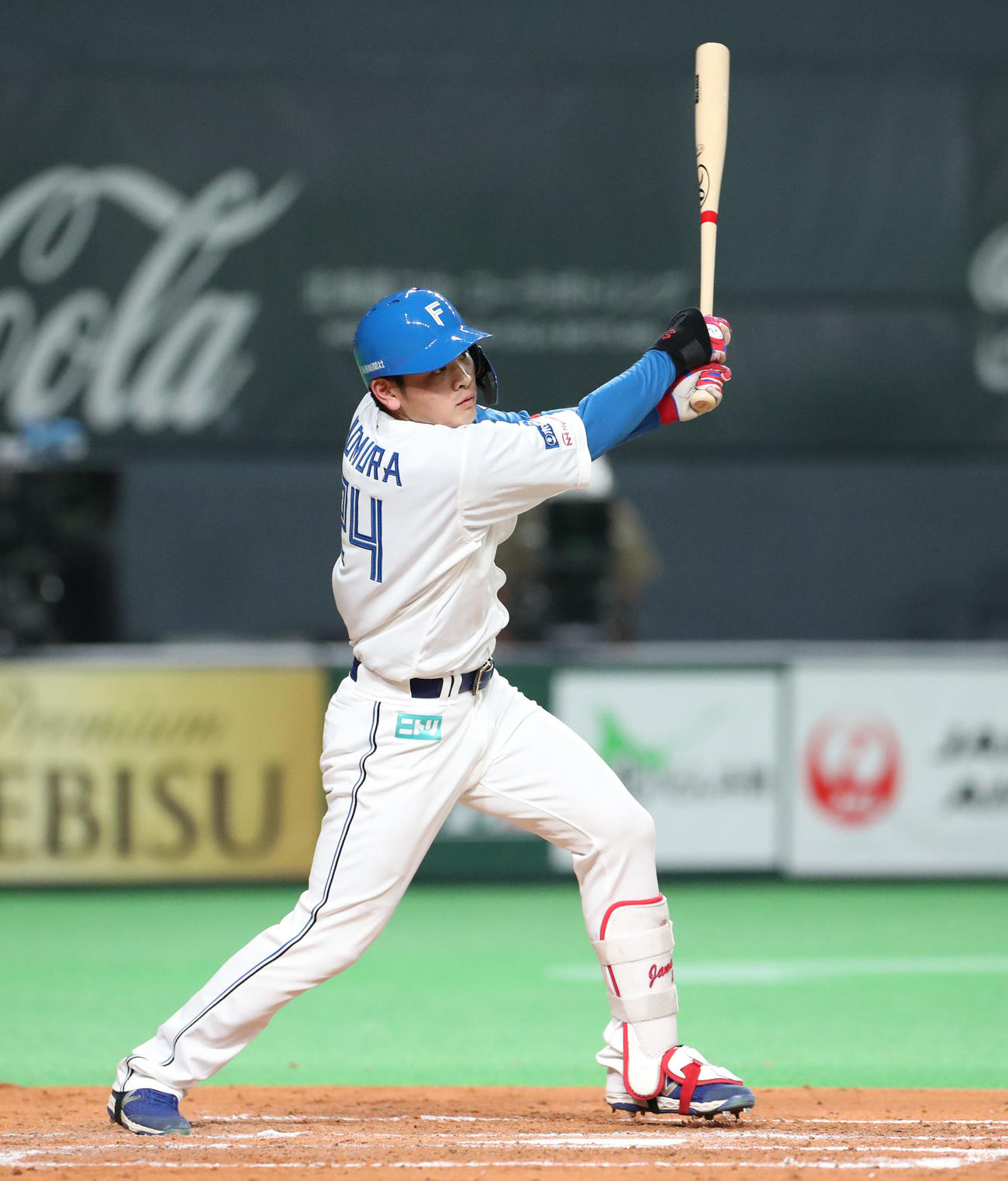 日本ハム対西武　4回裏日本ハム無死一塁、野村は右前打を放つ（撮影・佐藤翔太）