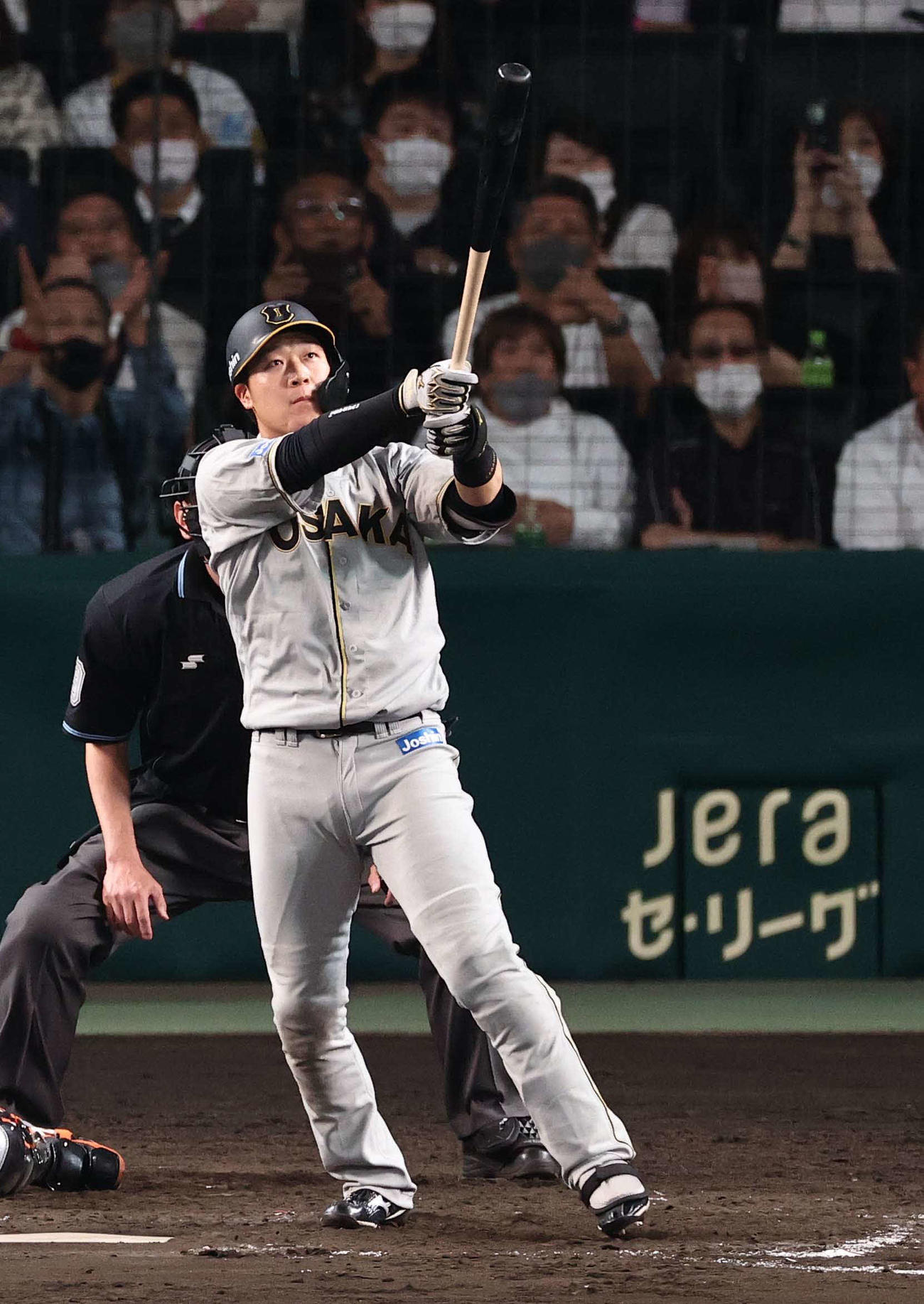 阪神対巨人　9回裏阪神2死一塁、同点となる左越え2点本塁打を放つ大山（撮影・上田博志）