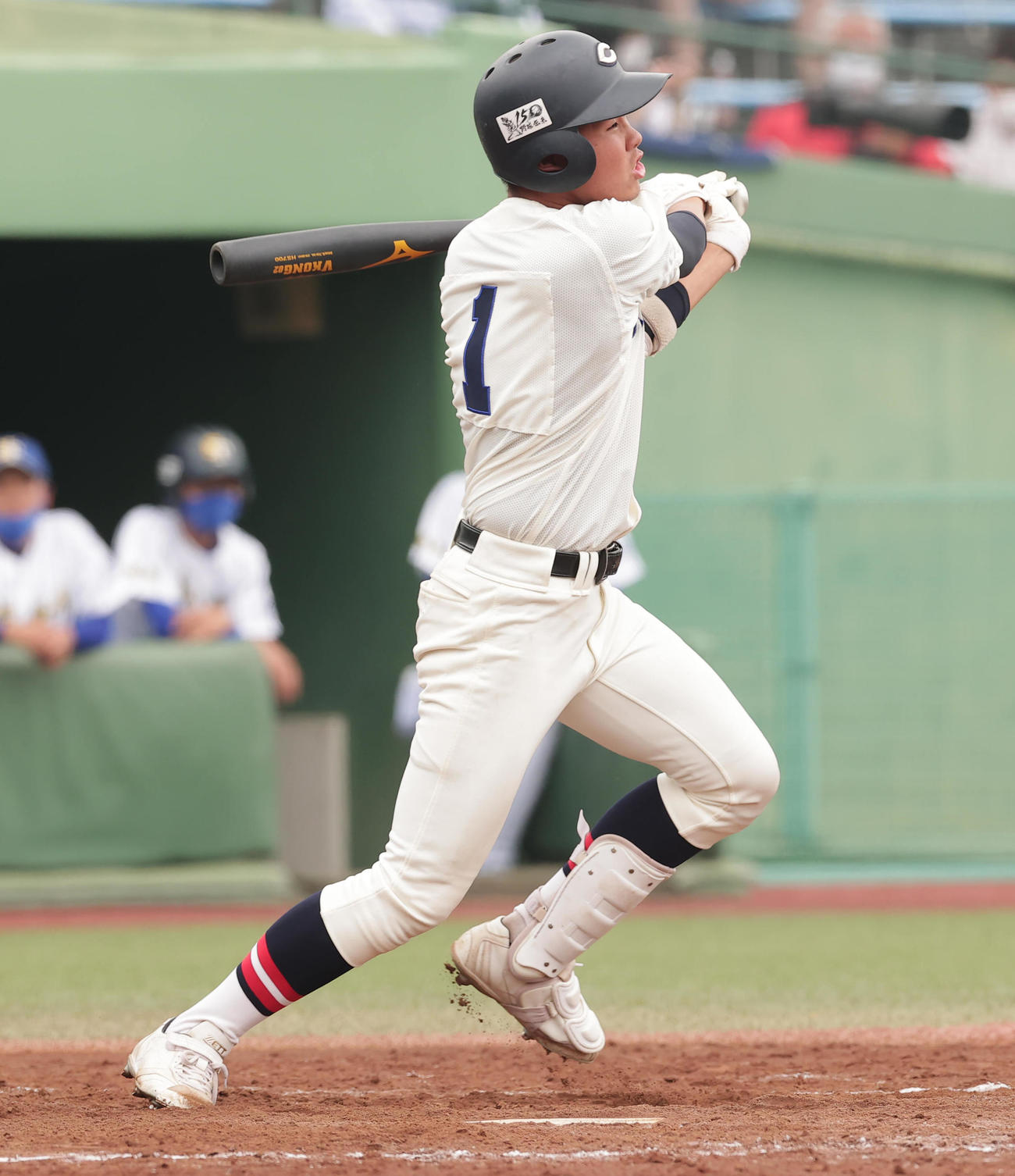 青藍泰斗対銚子商　4回裏銚子商2死二塁、中前適時打を放つ飯島（撮影・野上伸悟）