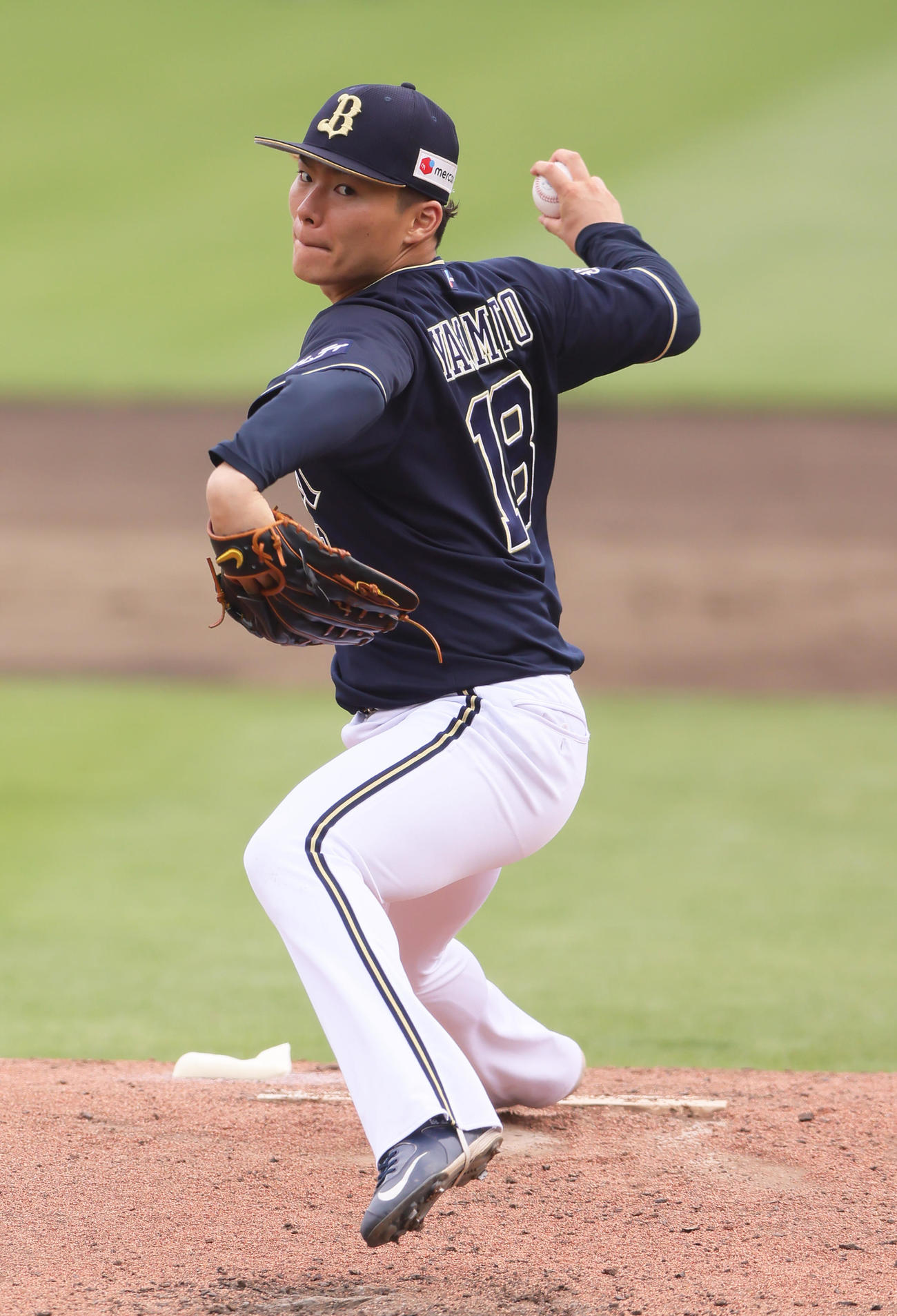楽天対オリックス　オリックス先発の山本（撮影・足立雅史）