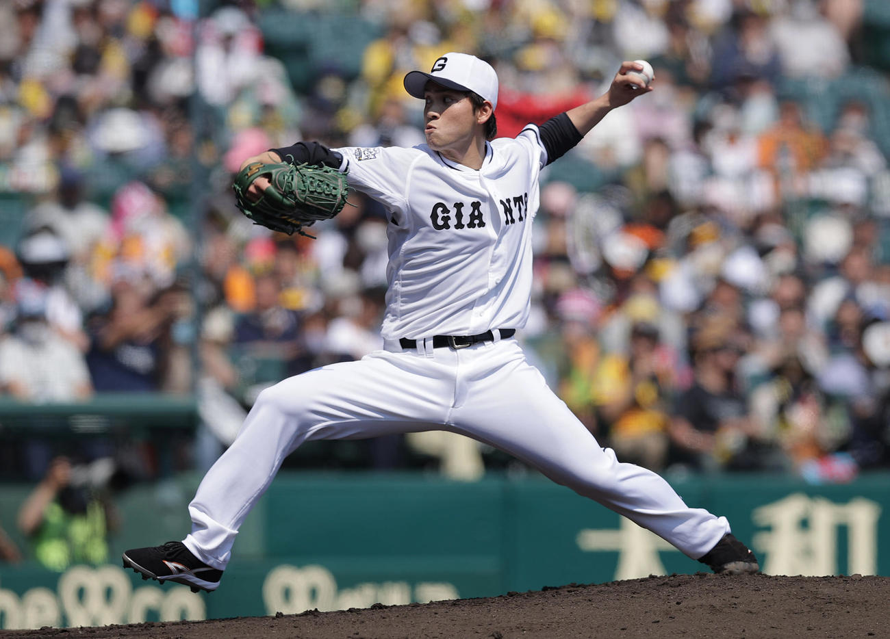 阪神対巨人　力投する巨人先発の高橋（撮影・前田充）