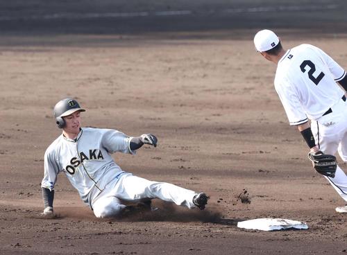 7回裏阪神1死一塁、近本は100盗塁を達成する（撮影・上田博志）