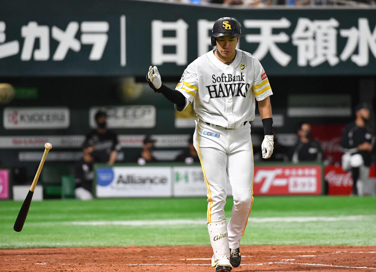 ソフトバンク対ロッテ　4回裏ソフトバンク無死一塁、柳田悠岐は左中間へ先制2点本塁打を放つ（撮影・岩下翔太）