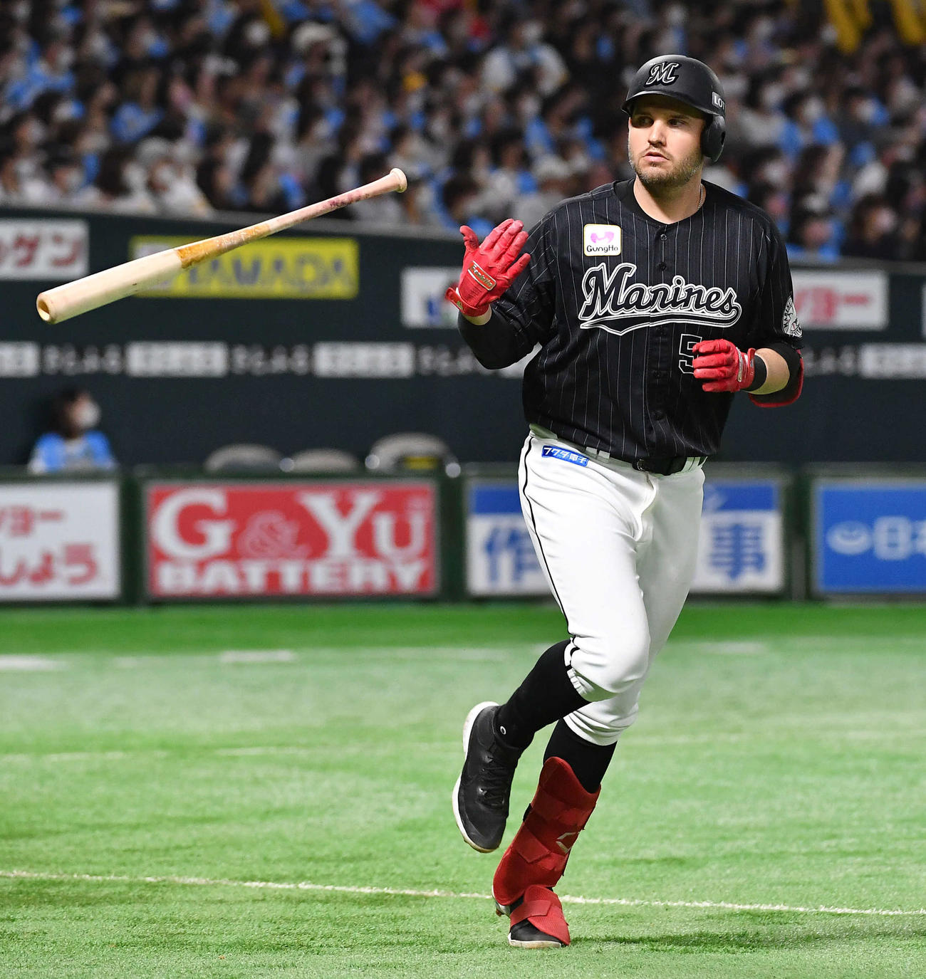 ソフトバンク対ロッテ　7回表ロッテ1死、レアードは左越え本塁打を放つ（撮影・岩下翔太）