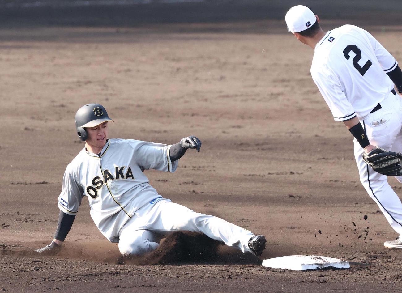阪神対巨人　7回裏阪神1死一塁、近本は100盗塁を達成する（撮影・上田博志）
