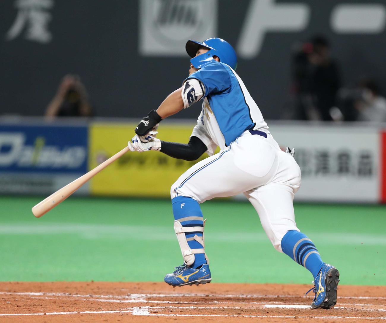 日本ハム対西武　4回裏日本ハム2死三塁、中飛に終わる今川（撮影・黒川智章）
