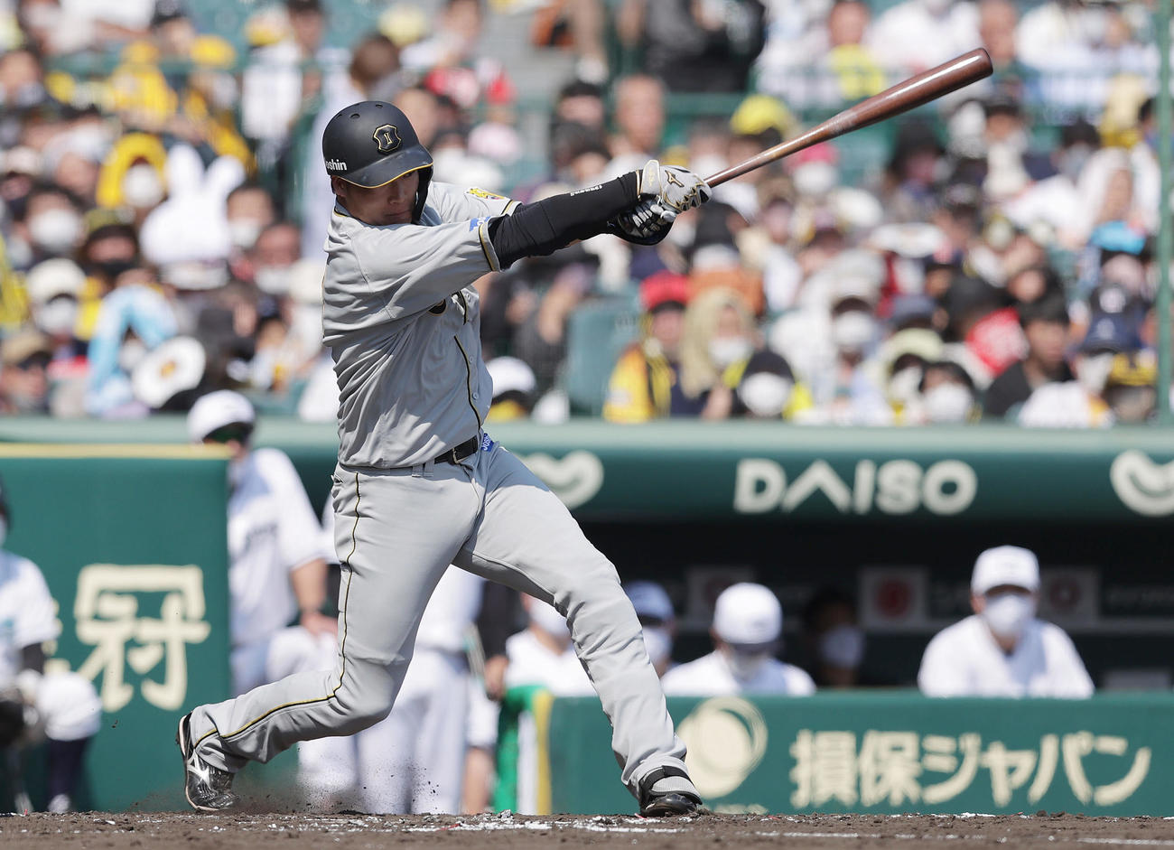 阪神対巨人　2回裏阪神2死満塁、左前2点適時打を放つ大山（撮影・前田充）