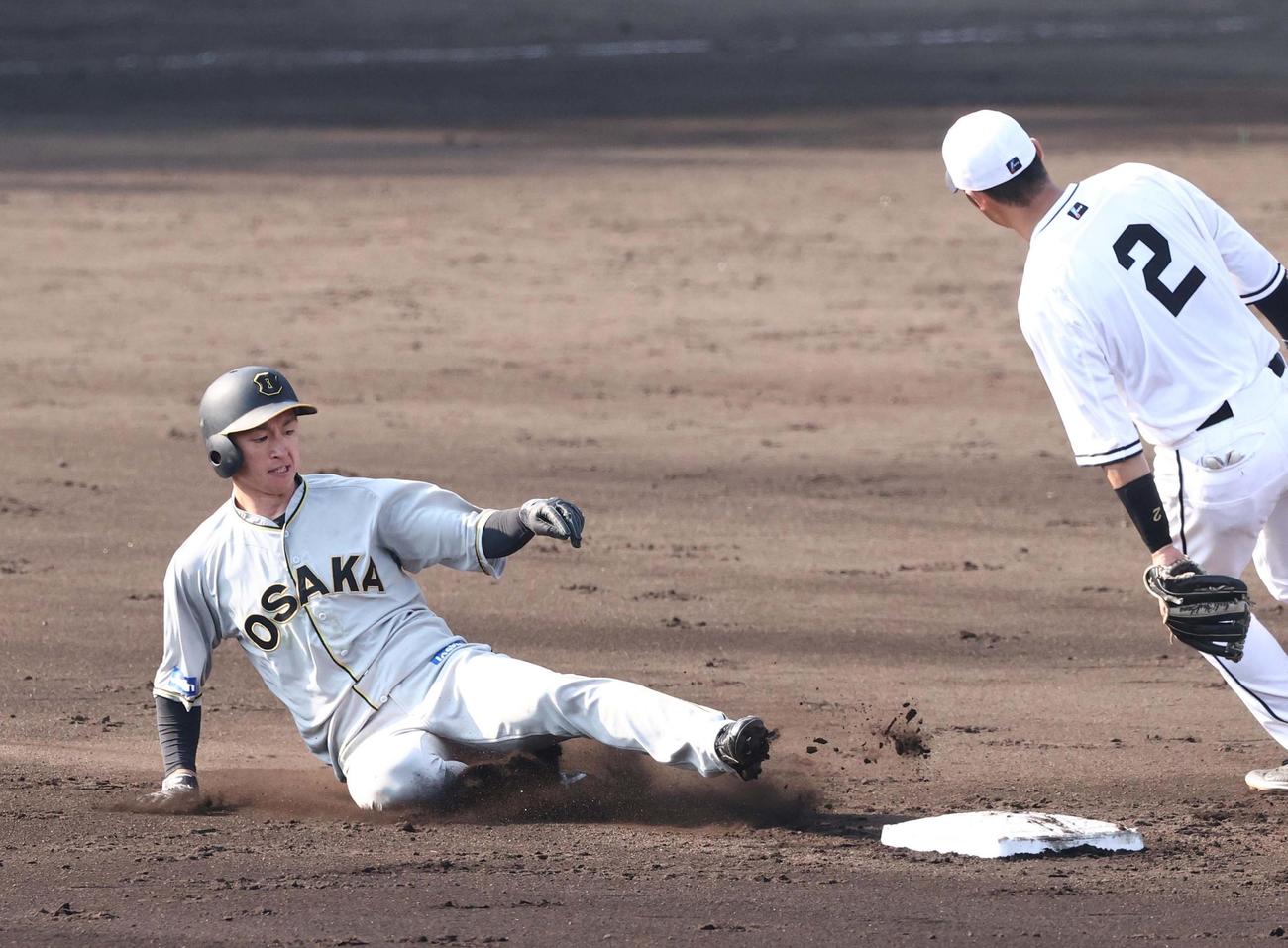 阪神対巨人　7回裏阪神1死一塁、近本は100盗塁を達成する（撮影・上田博志）