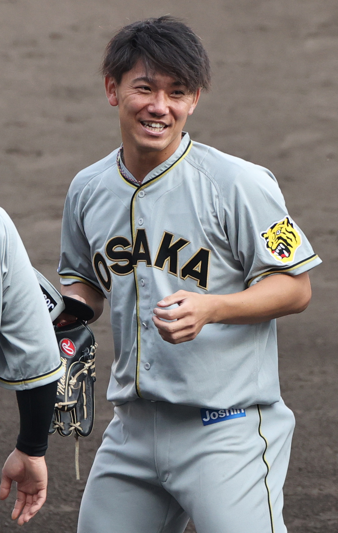 阪神対巨人　阪神伊藤将は完封勝利を挙げ笑顔を見せる（撮影・上山淳一）