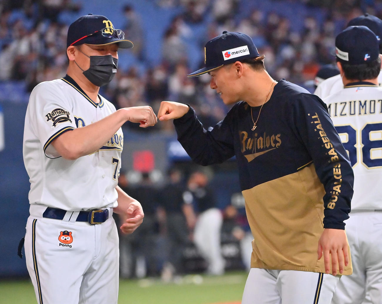 オリックス中嶋聡監督と山本由伸（2022年5月14日撮影）