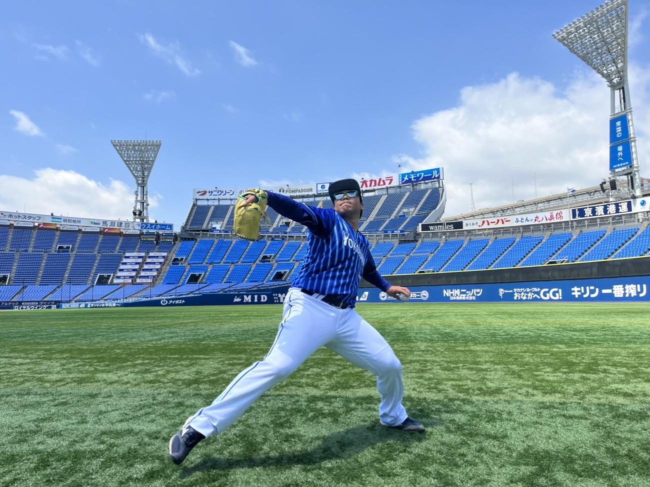キャッチボールするDeNA浜口（球団提供）