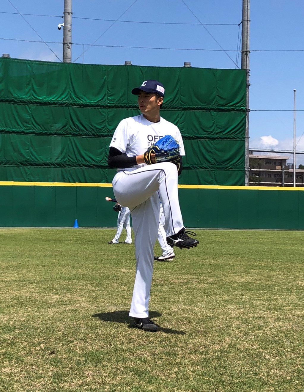 投手練習を行う西武佐藤（球団提供）