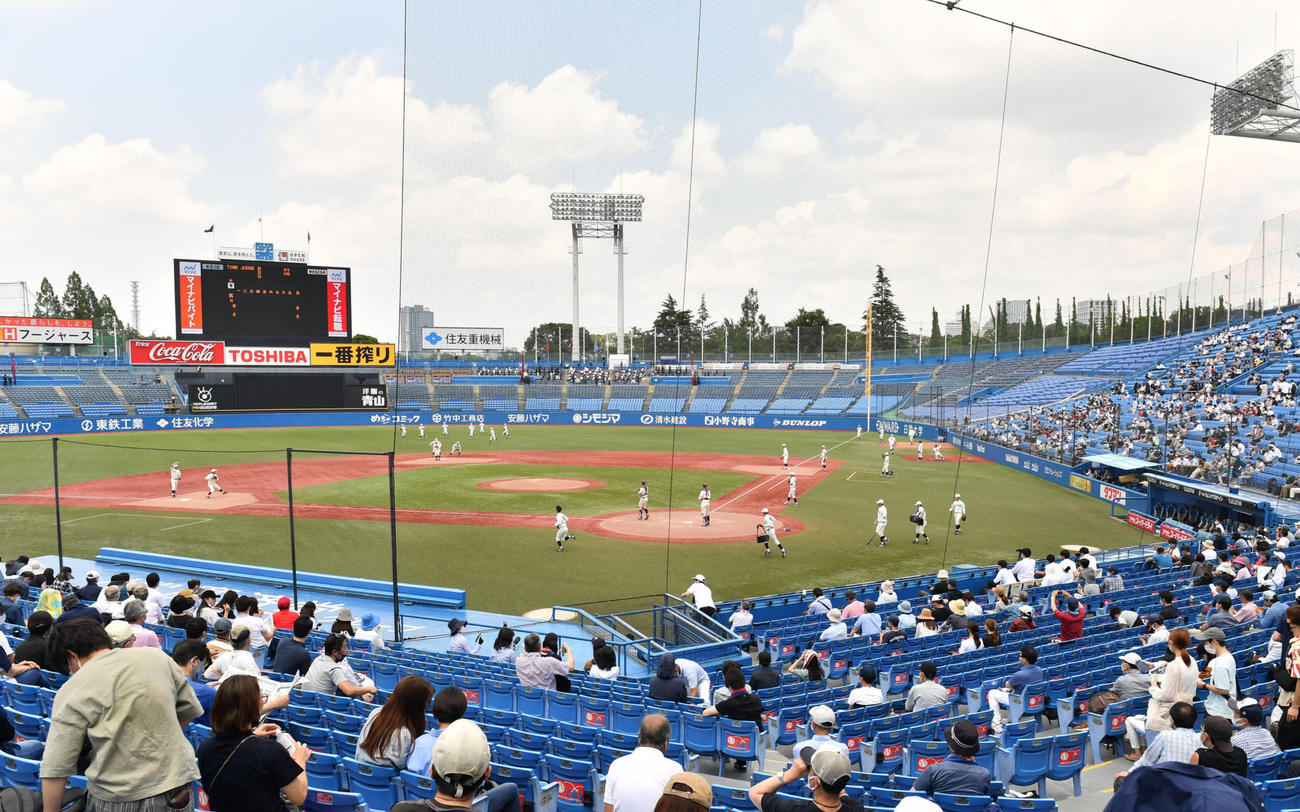 神宮球場（2021年撮影）