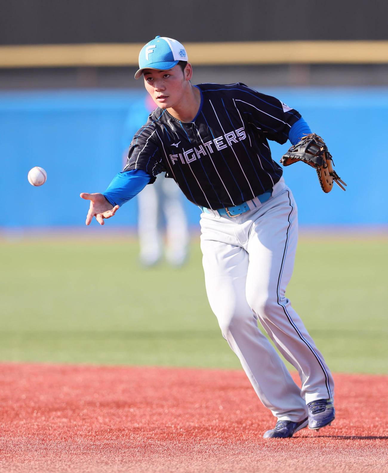 守備練習する日本ハム清宮（撮影・足立雅史）