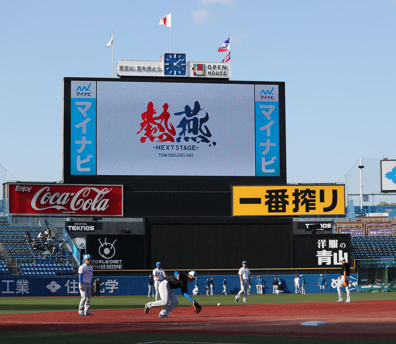 ヤクルト対日本ハム　守備練習をする日本ハム清宮（中央手前）（撮影・佐藤翔太）