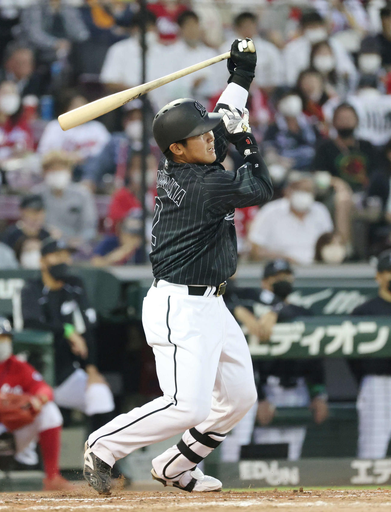 交流戦広島対ロッテ　5回表ロッテ2死一塁、松川は左中間越え適時二塁打を放つ（撮影・加藤孝規）
