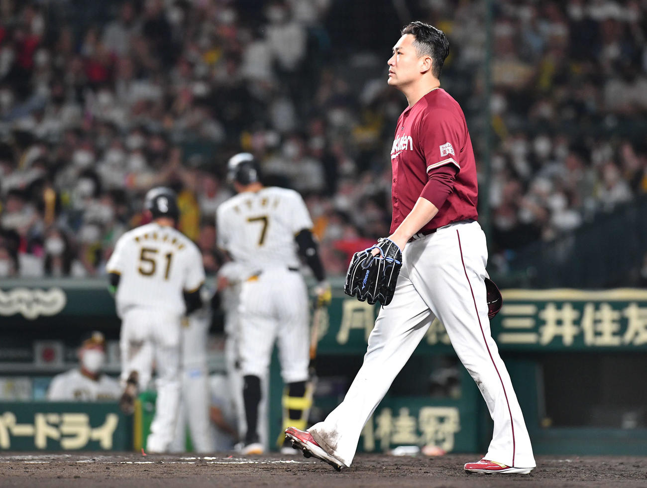 阪神対楽天　6回裏阪神2死二塁、大山に先制中前適時打を許し厳しい表情を見せる田中将（撮影・岩下翔太）