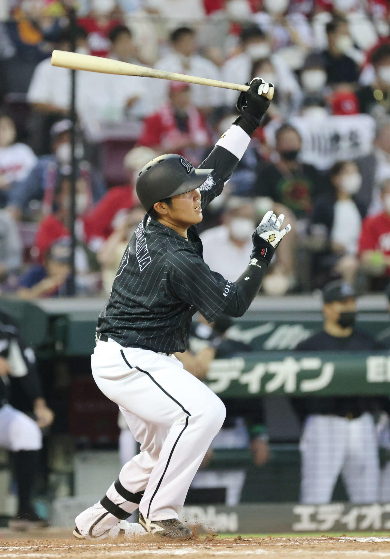 交流戦広島対ロッテ　5回表ロッテ2死一塁、松川は左中間に適時二塁打を放つ（撮影・加藤孝規）