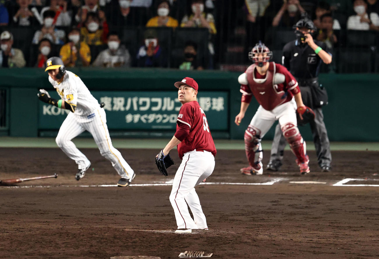 阪神対楽天　6回裏阪神2死二塁、田中将は大山に中前適時打を打たれ失点（撮影・加藤哉）