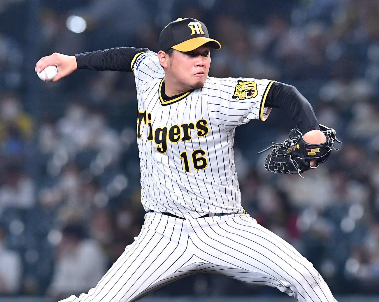 阪神対楽天　力投する阪神先発の西勇（撮影・岩下翔太）