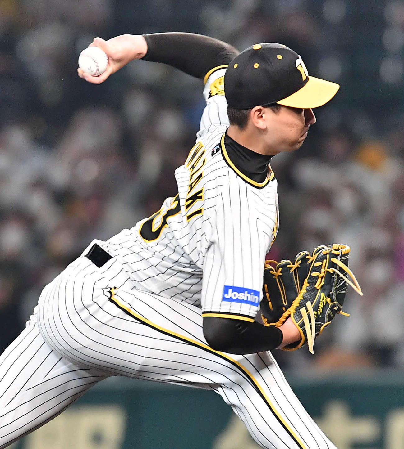 阪神対楽天　9回表から登板した、阪神5番手の岩崎（撮影・岩下翔太）