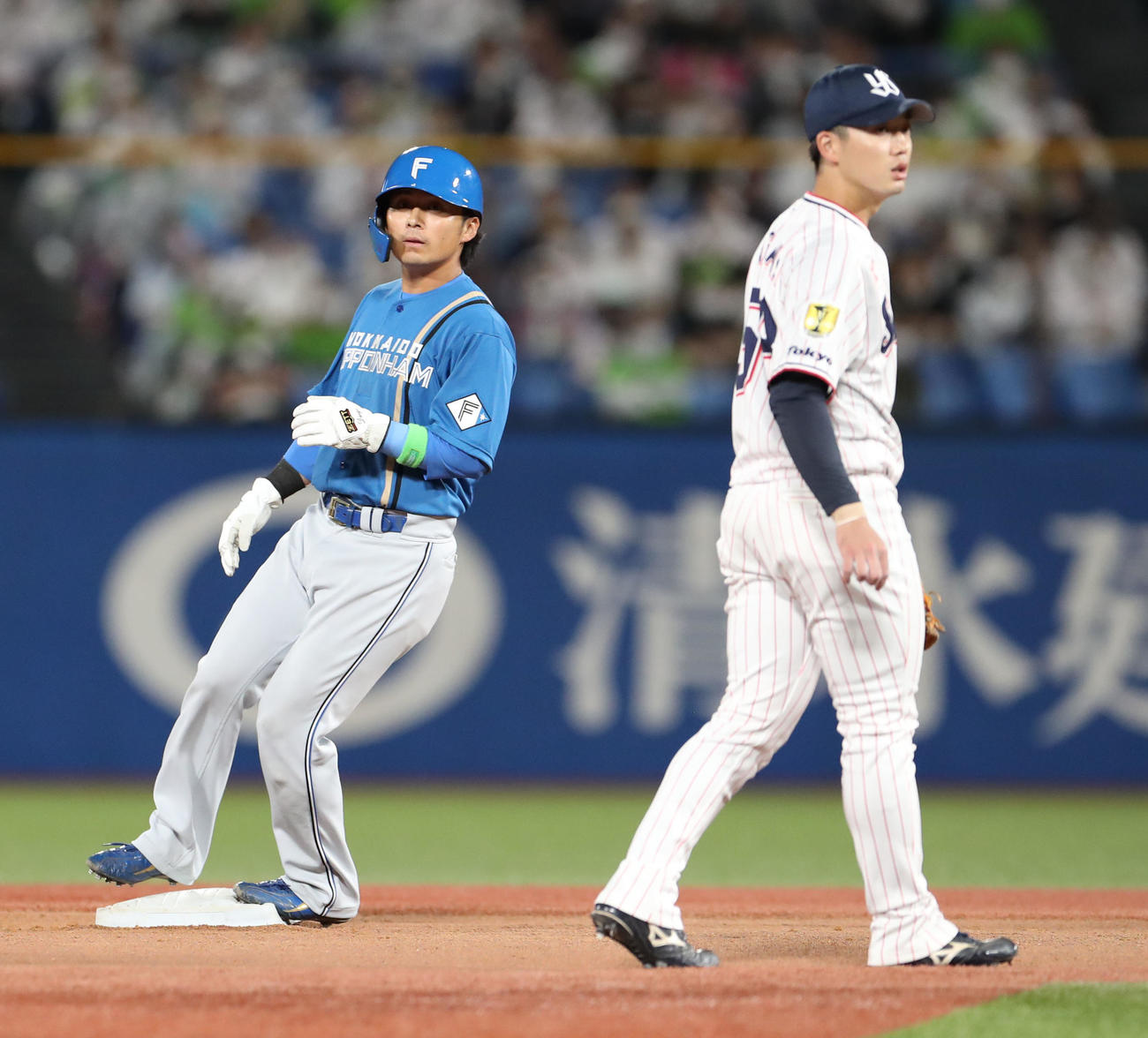 ヤクルト対日本ハム　10回表日本ハム無死一、三塁、上川畑はプロ初盗塁を決める（撮影・佐藤翔太）