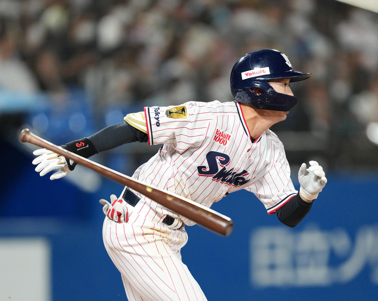 ヤクルト対日本ハム　7回裏ヤクルト無死満塁、右適時打を放つ長岡（撮影・菅敏）