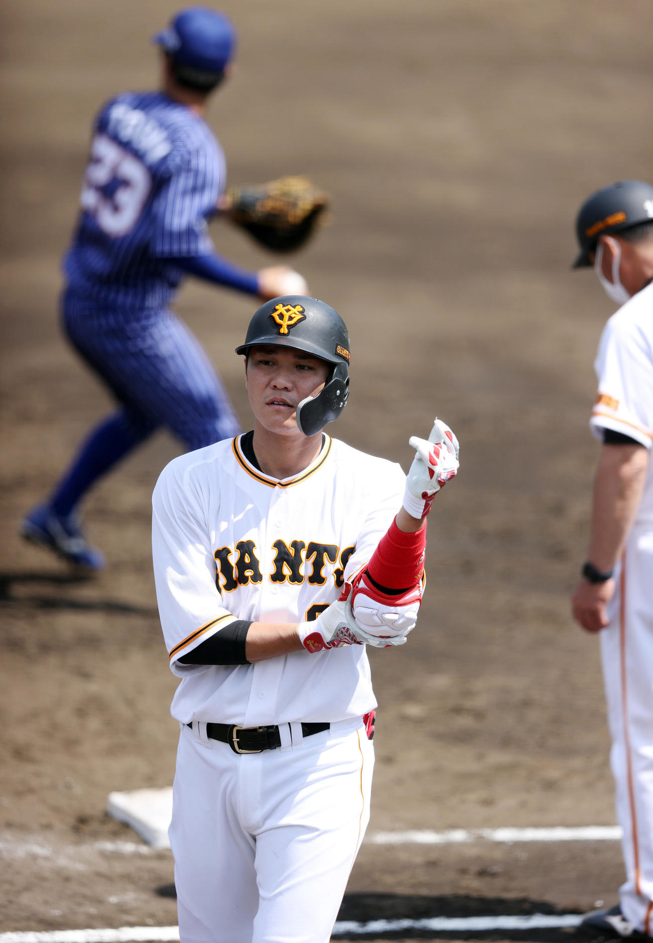 巨人3軍対テイ・エステック　4回裏巨人無死、指名打者で打席に立ち、二飛に打ち取られる坂本（撮影・狩俣裕三）