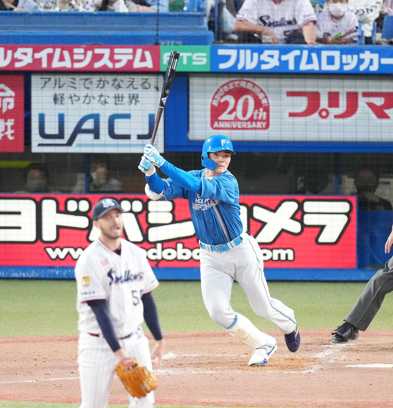 ヤクルト対日本ハム　4回表日本ハム無死、中二塁打を放つ清宮。投手スアレス（撮影・菅敏）