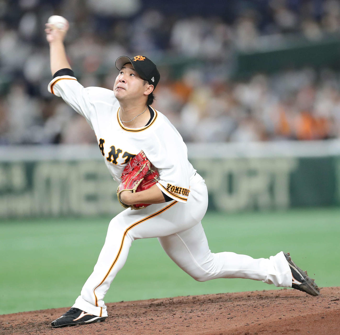 巨人対オリックス　8回表、巨人4番手で登板する鍬原（撮影・河田真司）