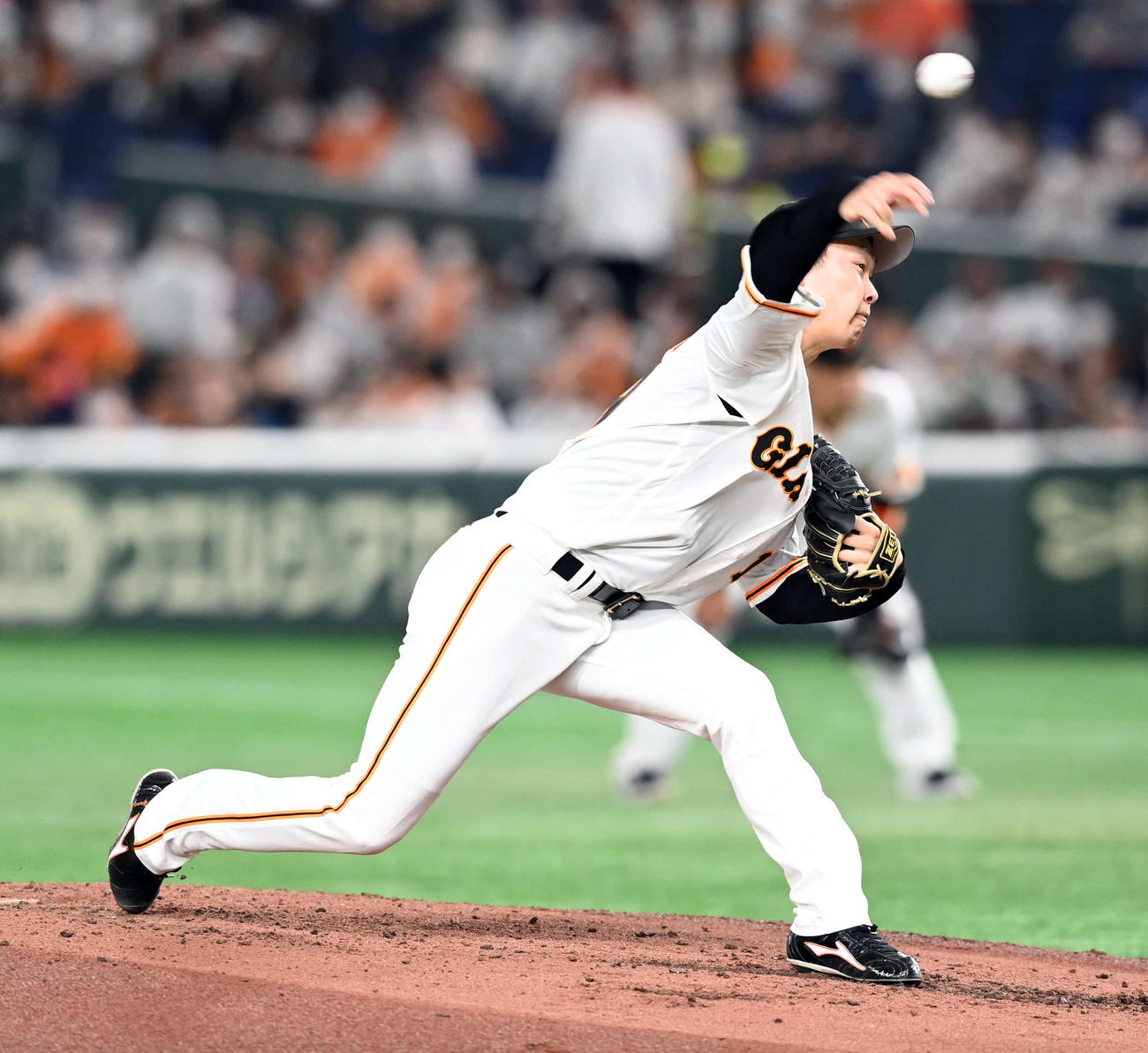 巨人対オリックス　巨人の先発山崎伊（撮影・たえ見朱実）