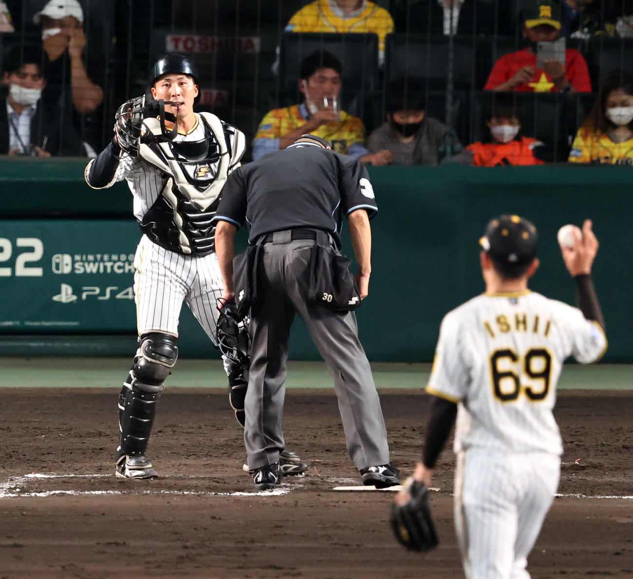 阪神対楽天　8回表、プロ初出場する片山（撮影・加藤哉）