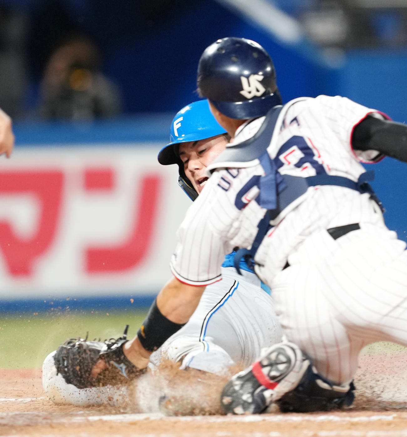 ヤクルト対日本ハム　9回表日本ハム1死一、三塁、打者万波の時、本塁盗塁を狙うもアウトとなる清宮（撮影・菅敏）