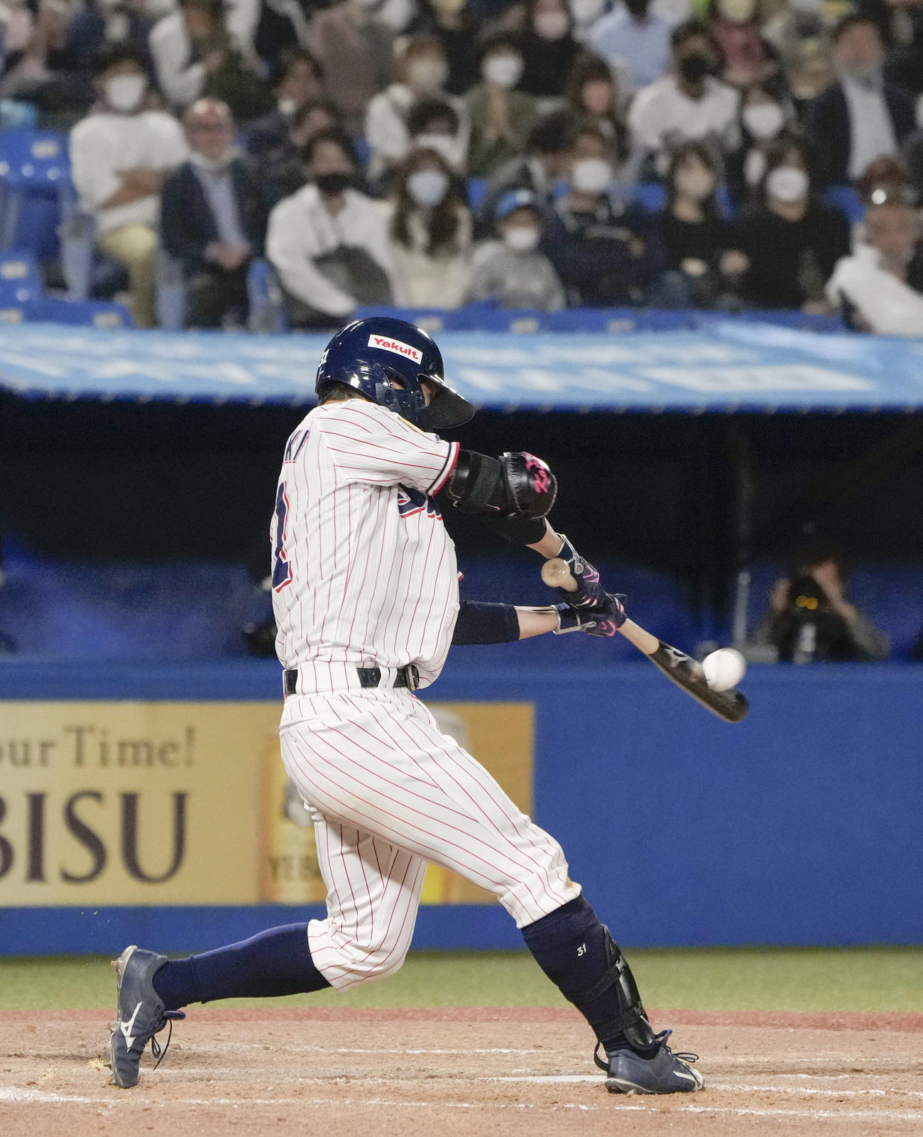 9回ヤクルト無死二、三塁、山崎が右越えに逆転サヨナラ3ランを放つ