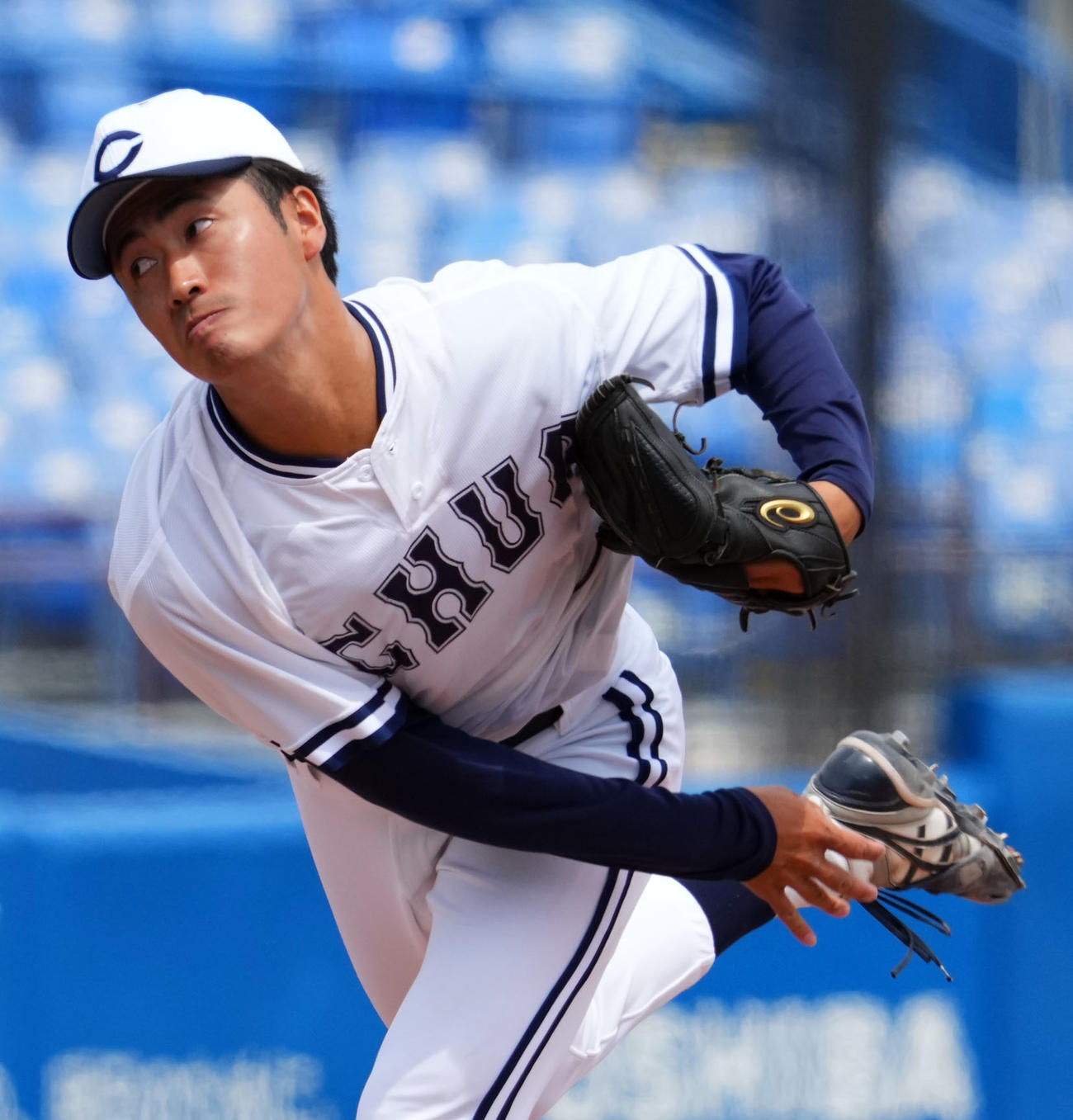 青学大対中大　3回表途中から登板した中大・西舘（撮影・横山健太）