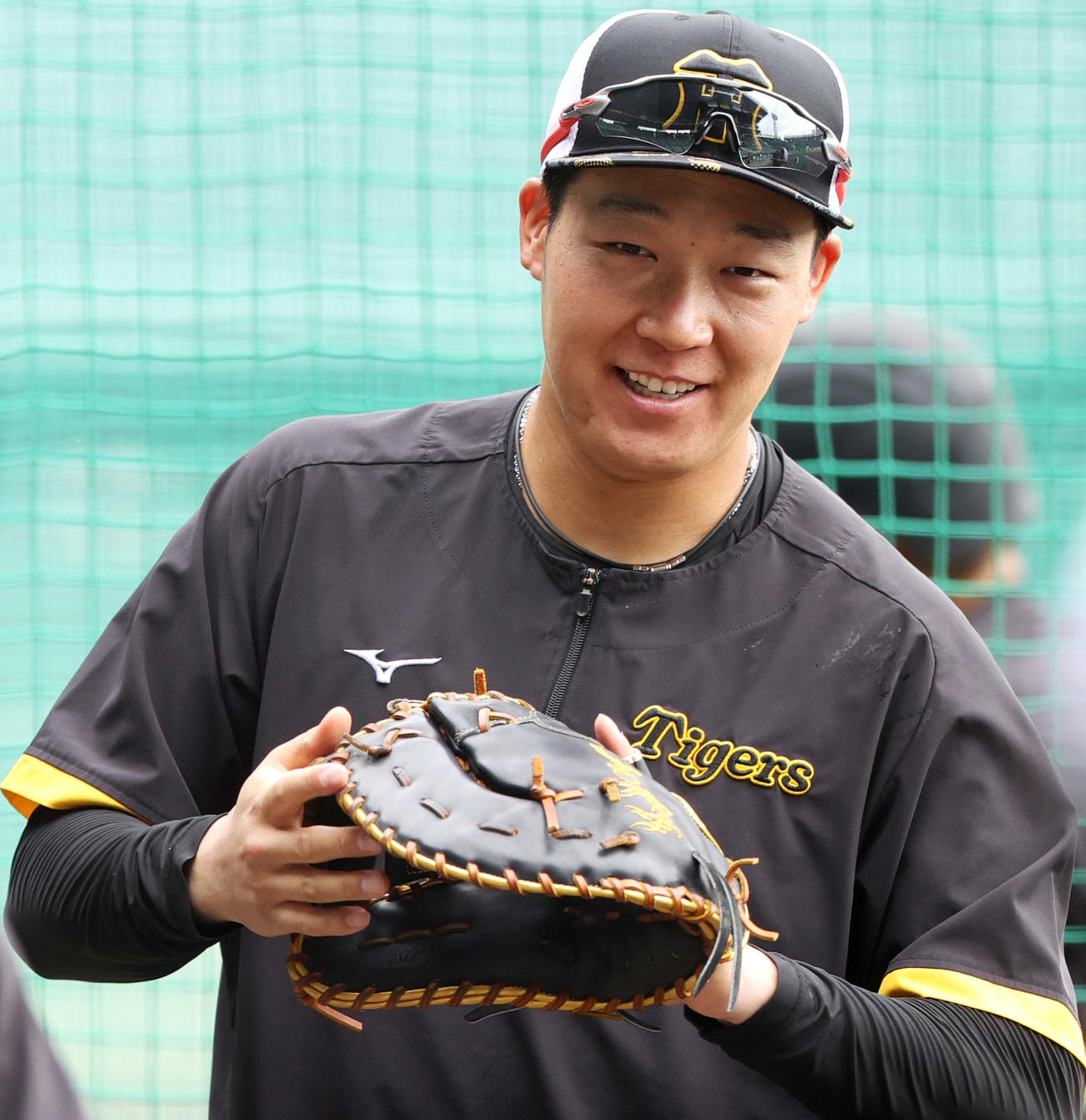 阪神対楽天　試合前の練習でリラックスの表情の阪神大山（撮影・上山淳一）