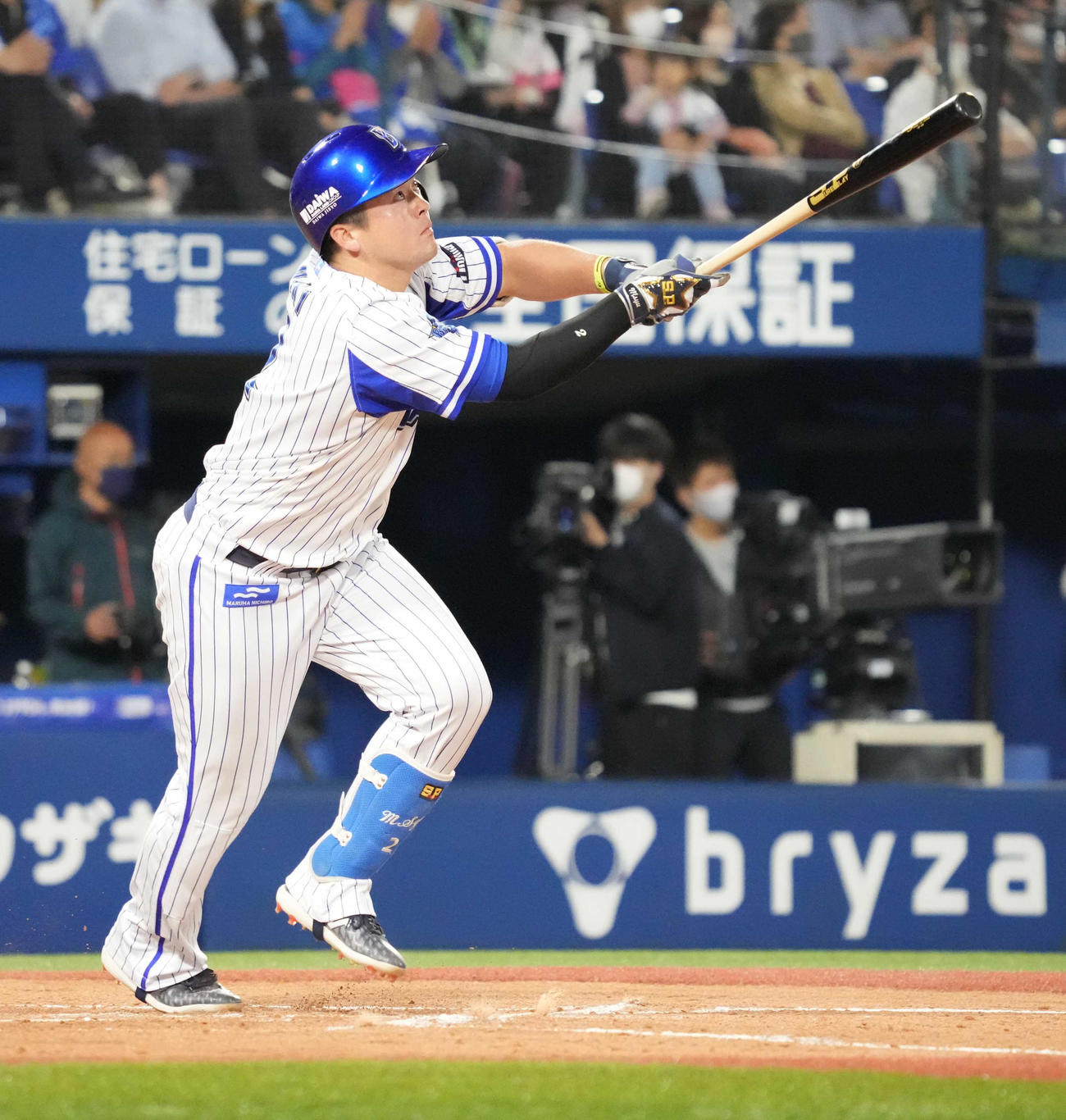DeNA対ソフトバンク　4回裏DeNA無死、牧は右越えに同点ソロ本塁打を放つ（撮影・小沢裕）