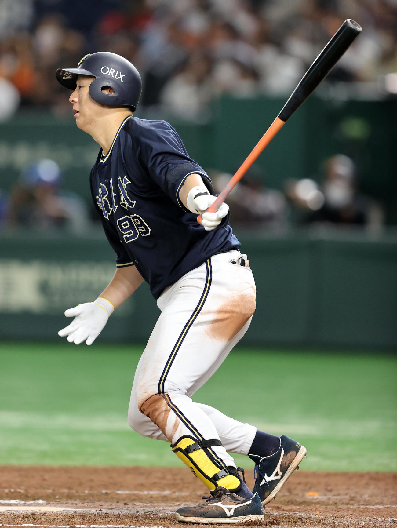 巨人対オリックス　8回表オリックス2死一塁、杉本は中前安打を放つ（撮影・鈴木正人）
