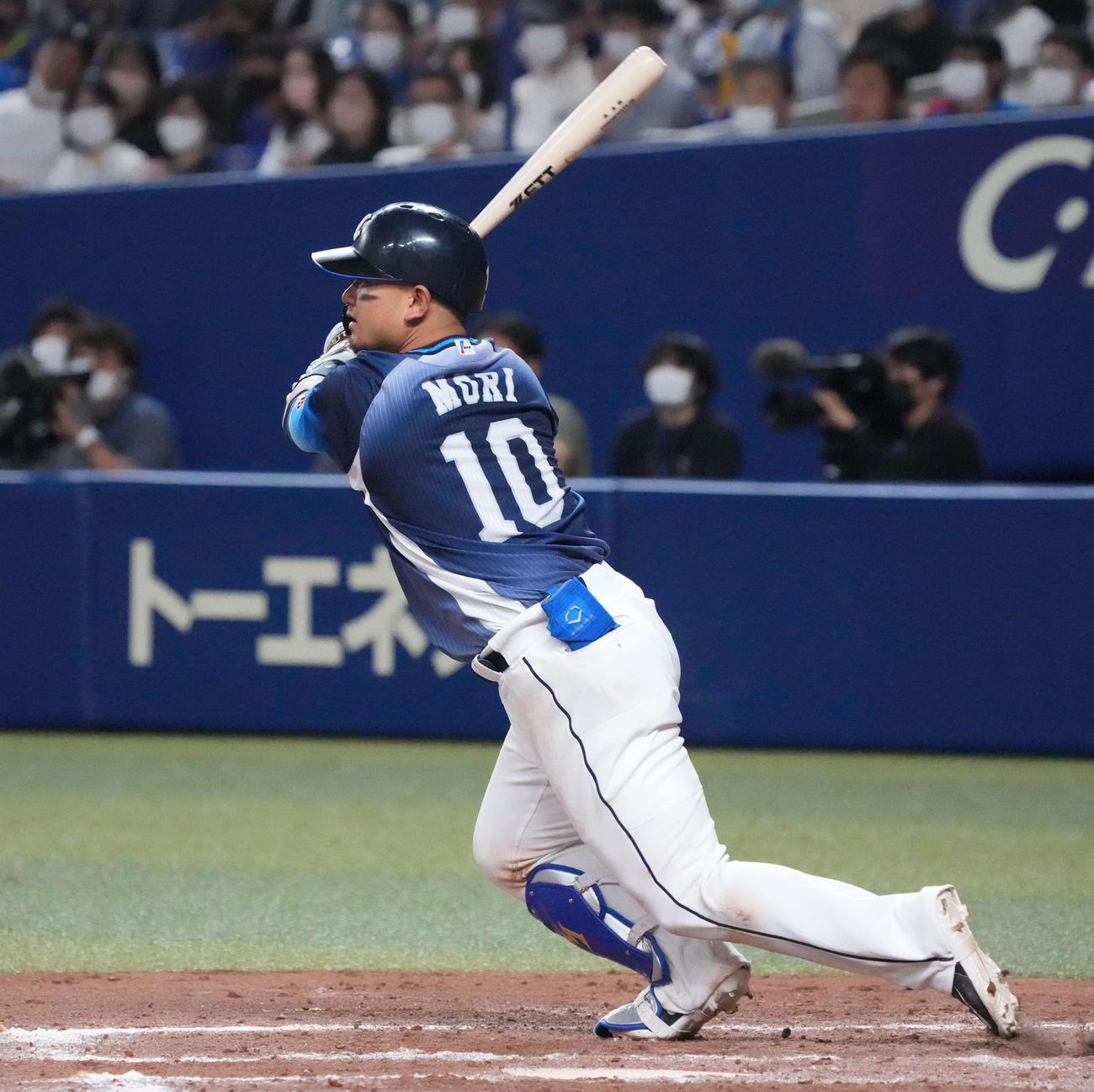 中日対西武　8回表西武2死、中前安打を放つ森（撮影・森本幸一）