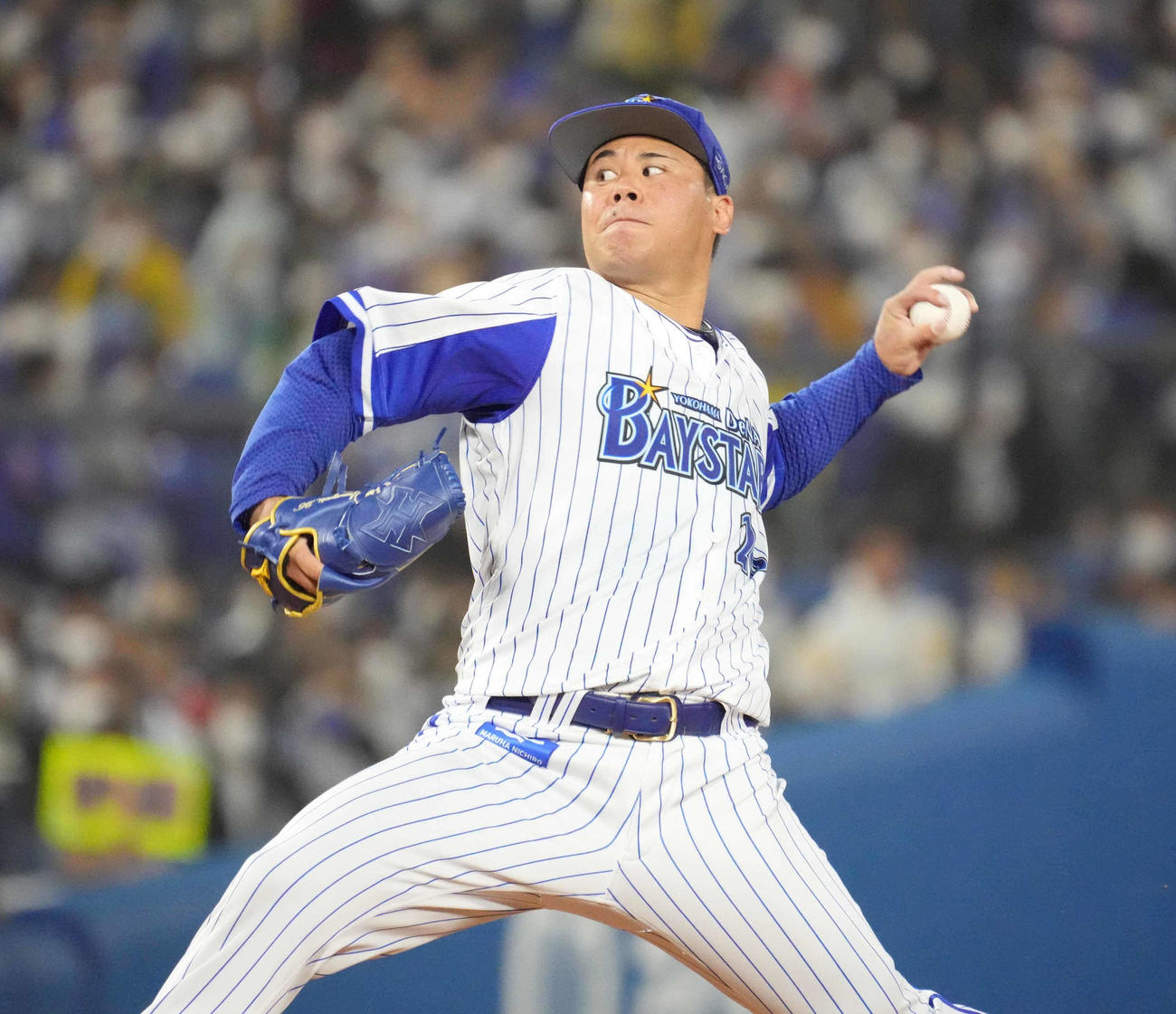DeNA対ソフトバンク　力投するDeNA先発の浜口（撮影・小沢裕）