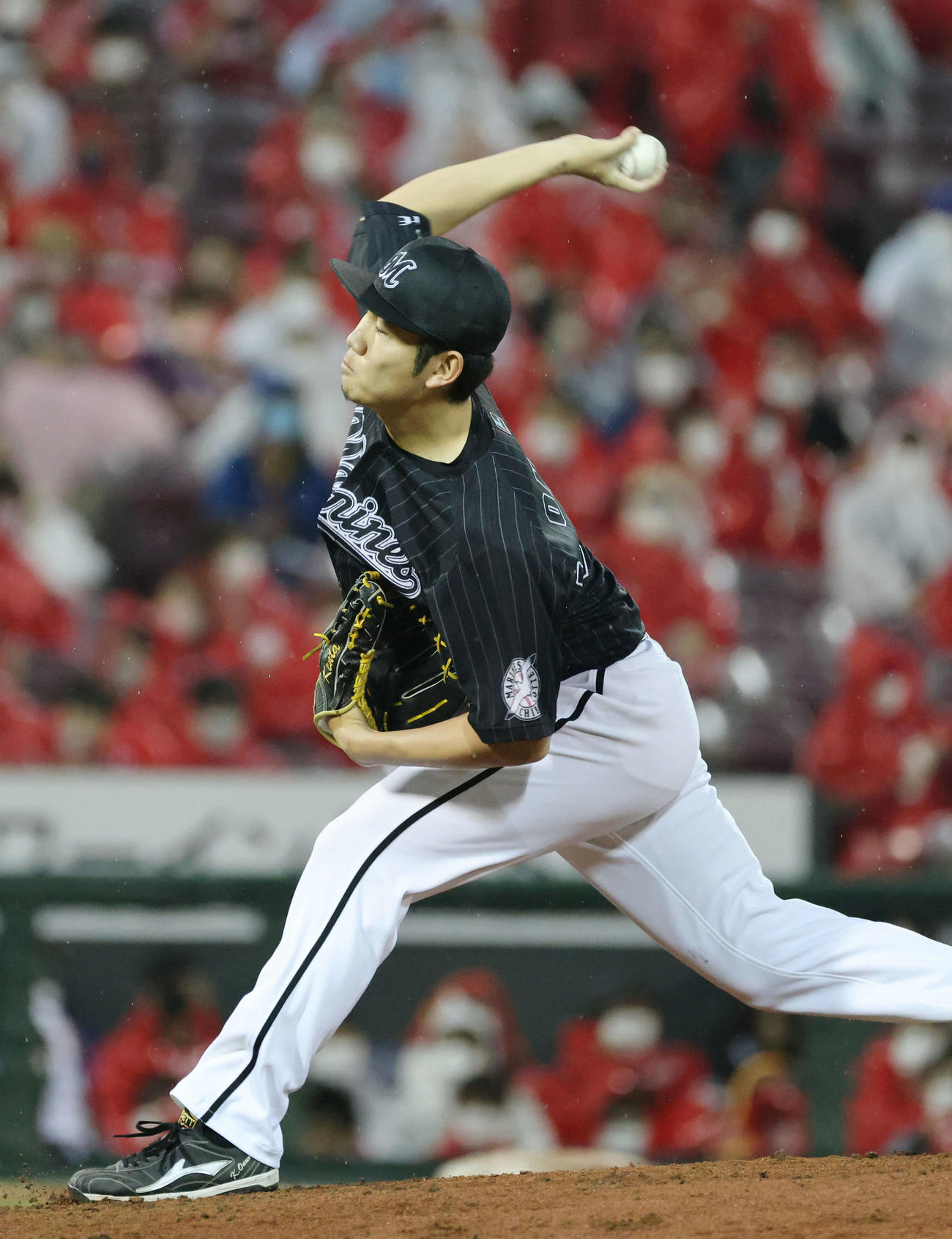 交流戦広島対ロッテ　4回裏広島、ロッテ2番手の小沼（撮影・加藤孝規）