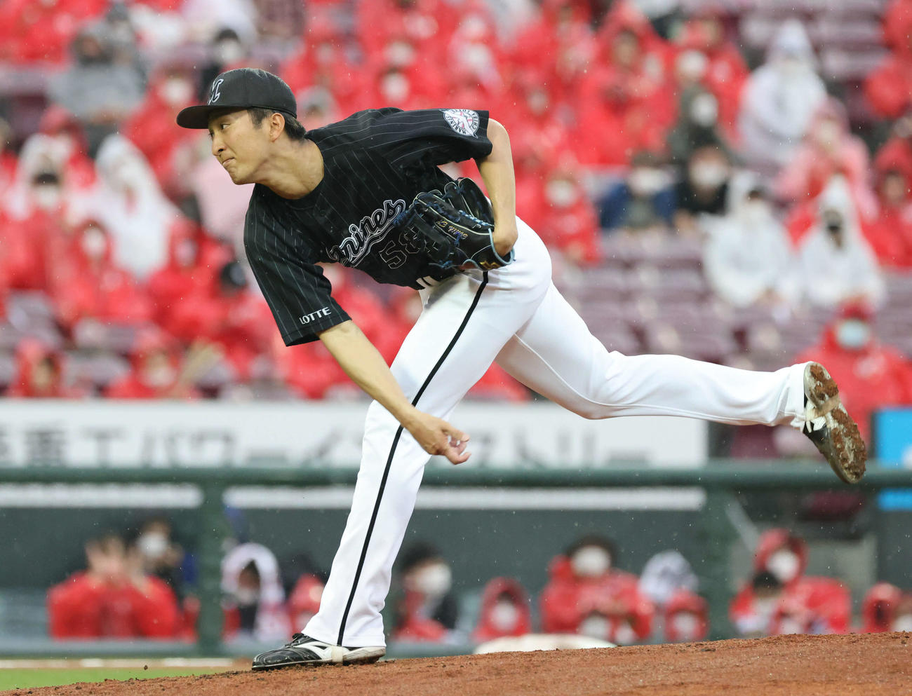 交流戦広島対ロッテ　ロッテ先発の河村（撮影・加藤孝規）