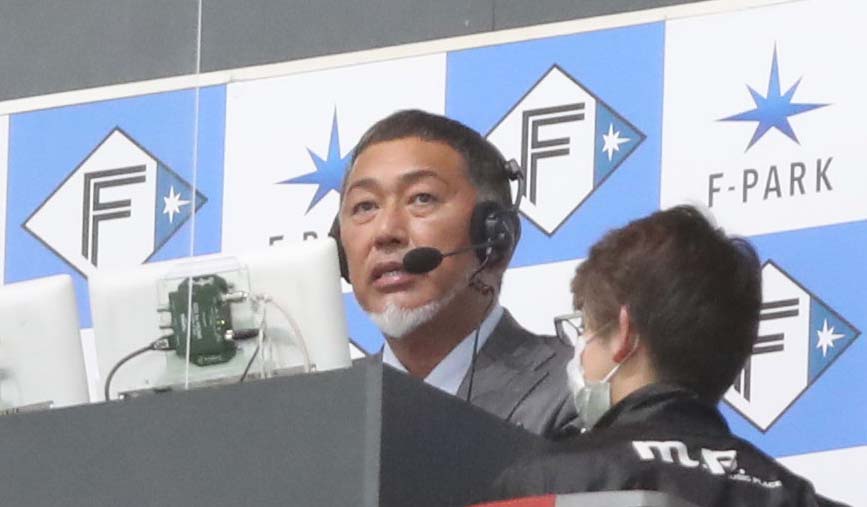 日本ハム対巨人　テレビの解説を務める清原氏（撮影・黒川智章）
